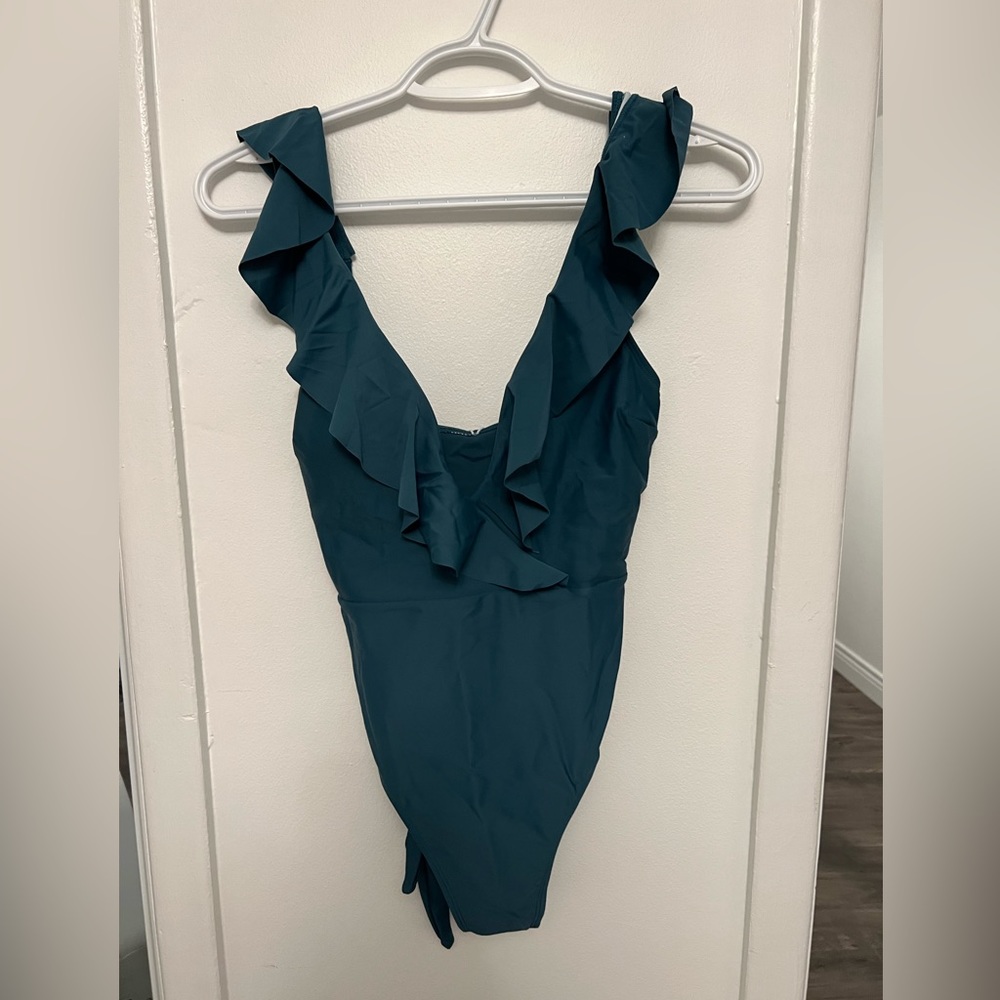 Cupshe Luminescent Ruffled Plunge One Piece Swimsuit
M / Teal